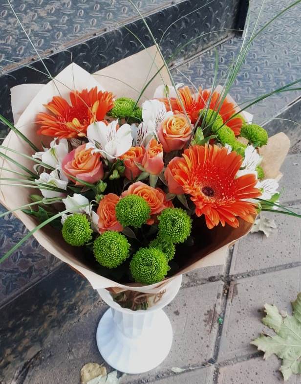 Букет цветов из: Герберы, Хризантемы, Альстромерии и Розы в Гиагинской