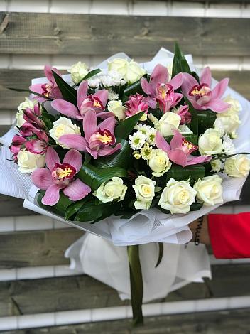 Букет цветов из: Розы и Хризантемы в Гиагинской
