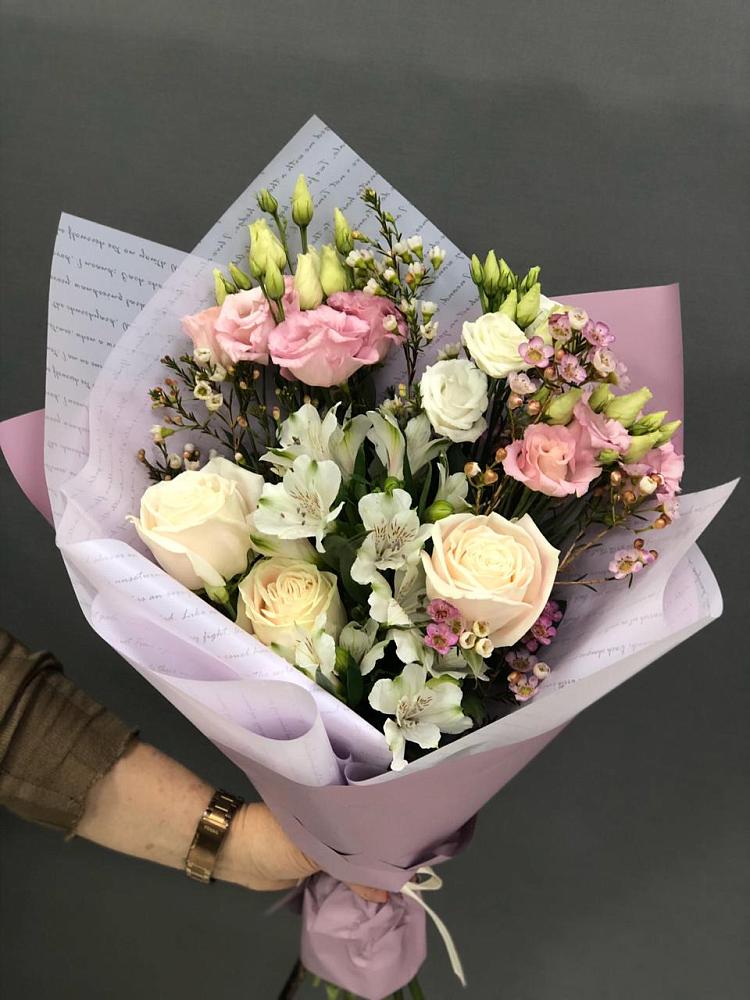 Букет цветов из: Альстромерии, Розы и Лизиантусы в Гиагинской