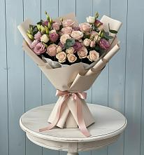 Букет цветов из:  Розы и Лизиантусы в Гиагинской