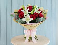 Букет цветов из:  Лилии и Розы в Гиагинской