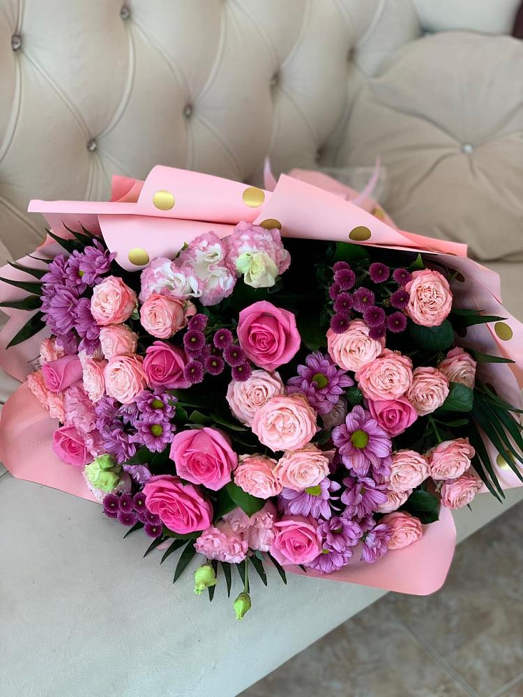 Букет цветов из: Хризантемы, Розы и Лизиантусы в Гиагинской