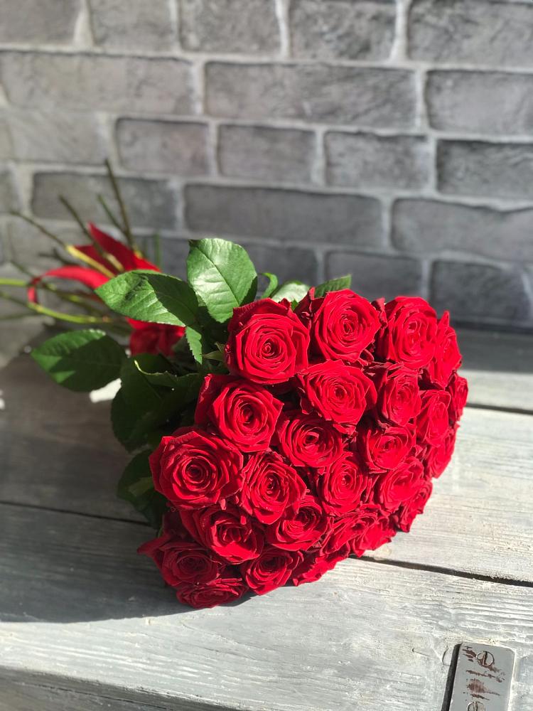 Букет Красные розы Фридом в Гиагинской