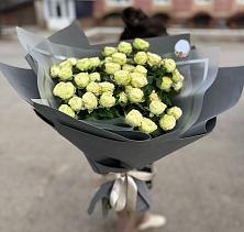 Букет Белые кустовые розы Солинеро в Гиагинской