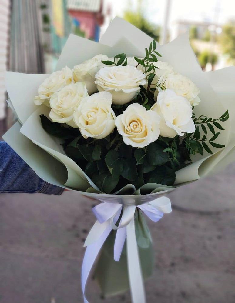 Букет Белые розы Проуд в Гиагинской