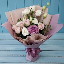 Букет цветов из:  Розы и Лизиантусы в Гиагинской