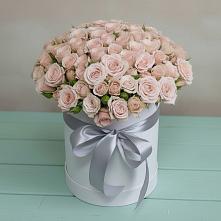 Цветочная композиция из Розы в шляпной коробке в Гиагинской