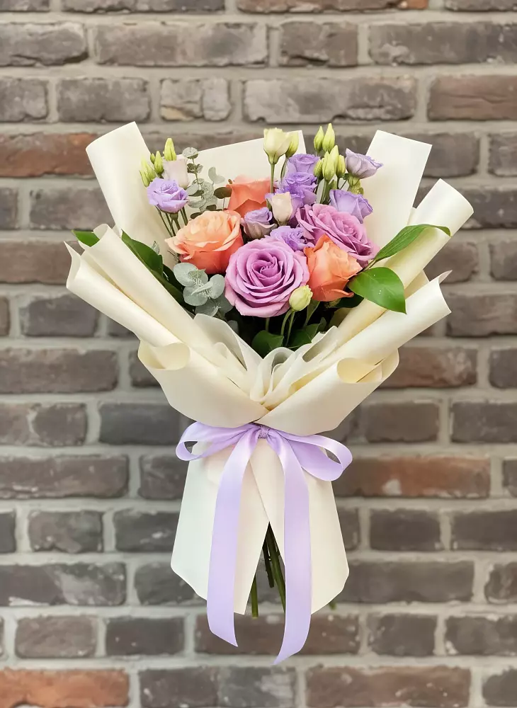 Букет цветов из: Лизиантусы и Розы в Гиагинской