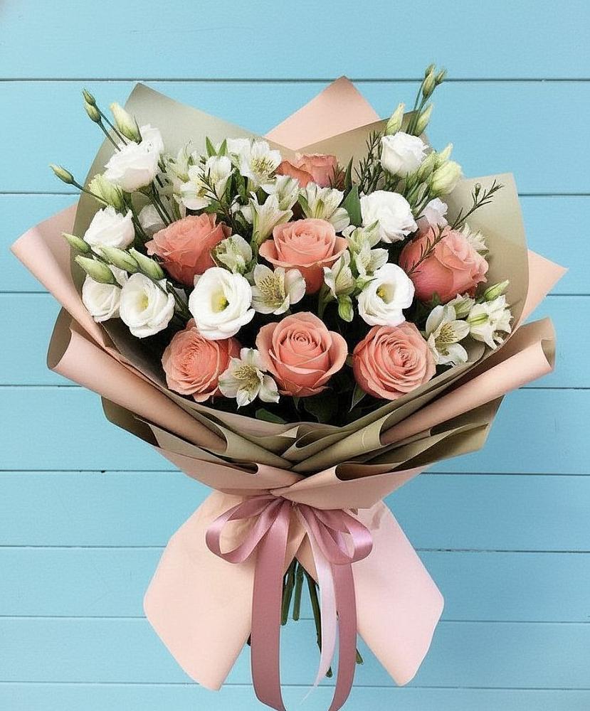 Букет цветов из: Розы, Альстромерии и Лизиантусы в Гиагинской