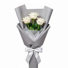 Букет 3 белые розы в Гиагинской