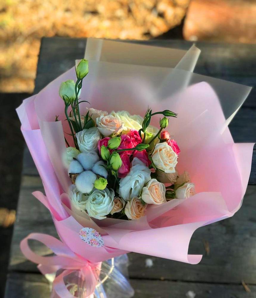 Букет цветов из: Розы и Лизиантусы в Гиагинской