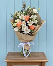 Букет цветов из:  Альстромерии, Лизиантусы, Розы и Хризантемы #REPLACE_PRED# Гиагинской