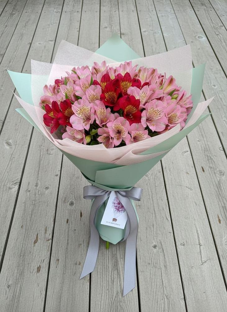 Букет цветов из: Альстромерии в Гиагинской