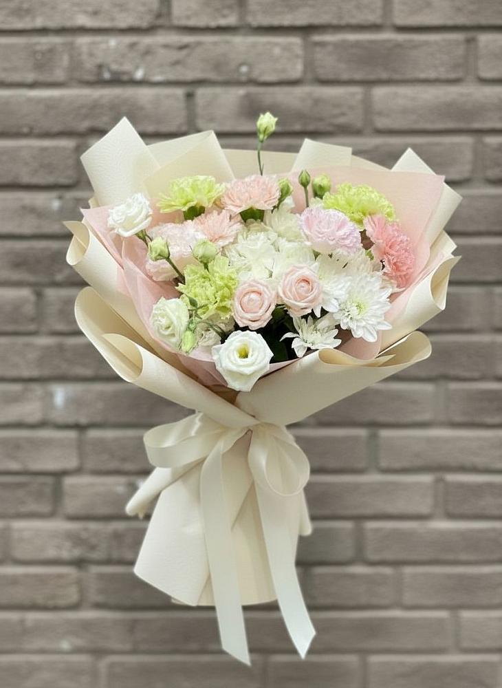 Букет цветов из: Гвоздики, Розы, Лизиантусы и Хризантемы в Гиагинской