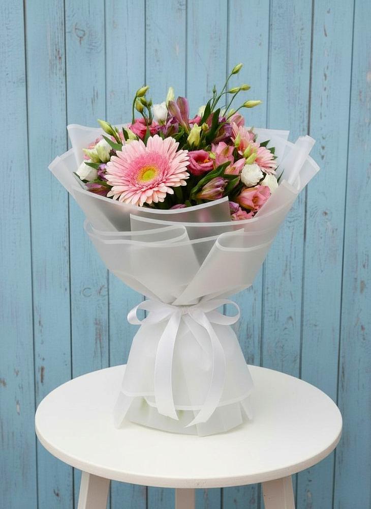 Букет цветов из: Герберы, Альстромерии и Лизиантусы в Гиагинской