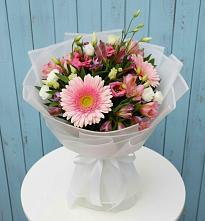Букет цветов из:  Герберы, Альстромерии и Лизиантусы #REPLACE_PRED# Гиагинской