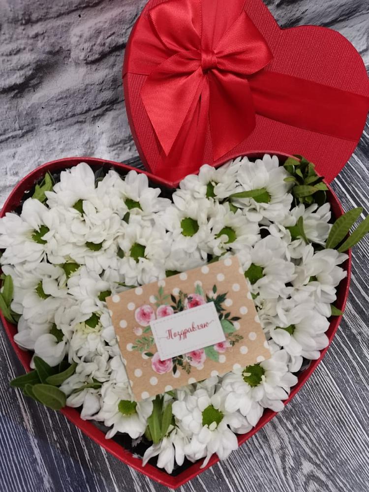 Цветочная композиция из Хризантемы в виде сердца в Гиагинской