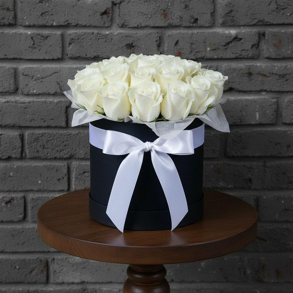 Цветочная композиция из Розы в шляпной коробке в Гиагинской