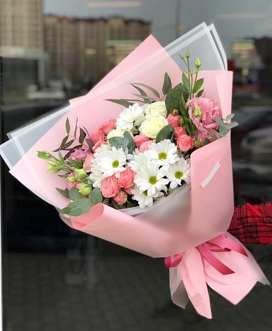 Букет цветов из: Розы, Лизиантусы и Хризантемы в Гиагинской