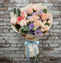 Букет цветов из:  Розы, Лизиантусы и Гвоздики в Гиагинской
