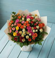 Букет Микс из разноцветных кустовых роз в Гиагинской